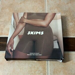 New SKIMS Seamless Sculpting Short Mid Thigh Ochre Size S